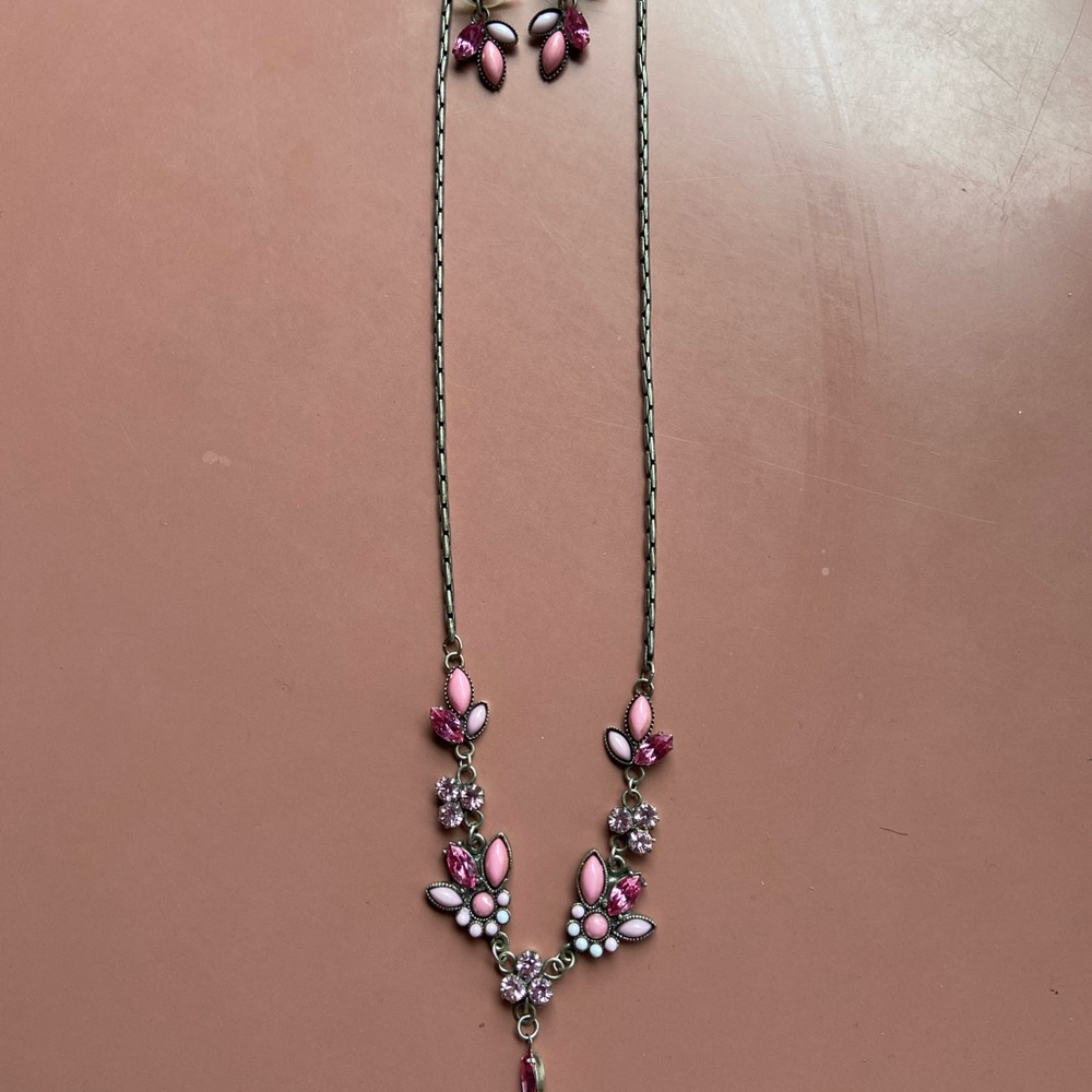 Pink stone floral pattern in silver